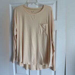 Like new Women's Wonderly Long Sleeve Pocket Tee in Light yellow